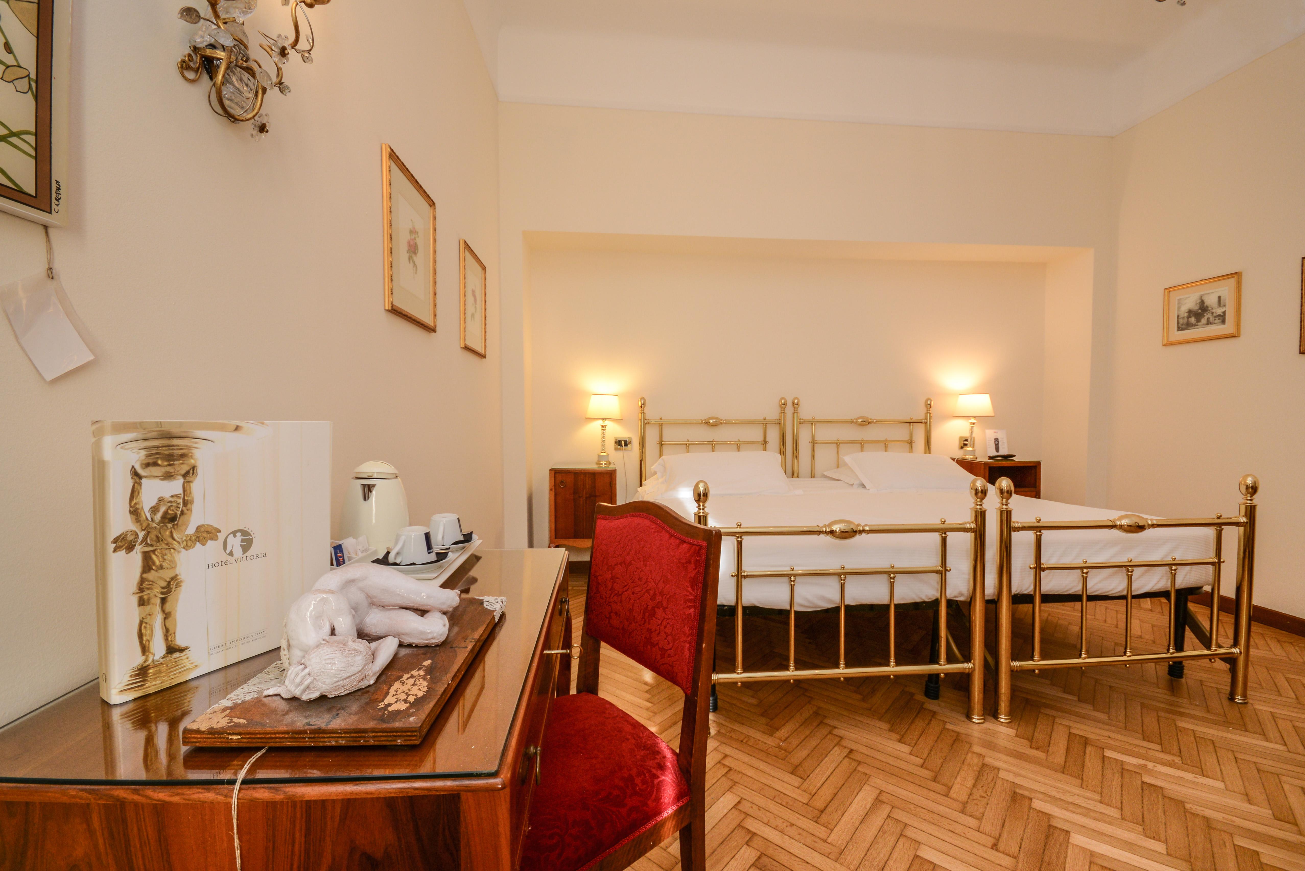 Hotel Vittoria Brescia Exteriör bild A room at the hotel
