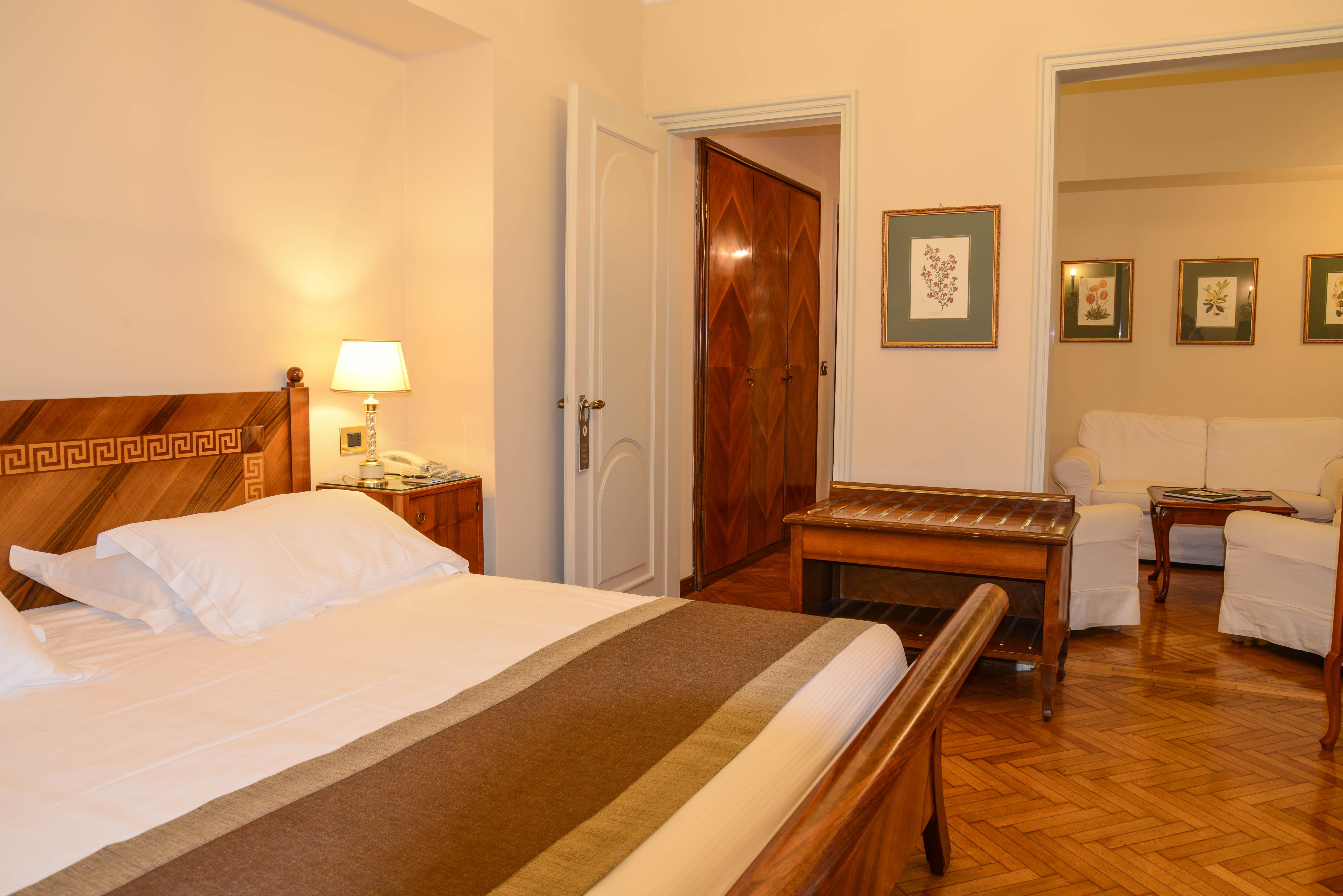 Hotel Vittoria Brescia Exteriör bild A room at the hotel