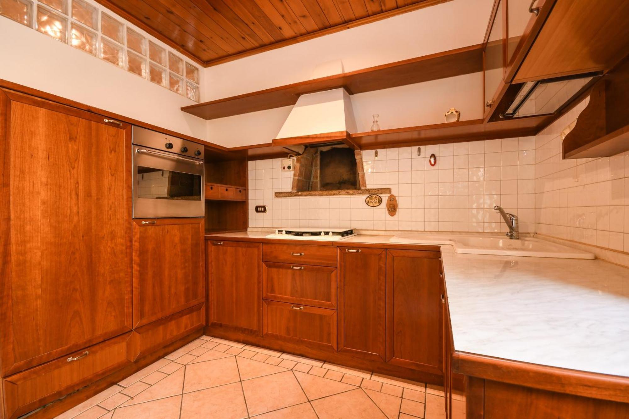 Hotel Vittoria Brescia Exteriör bild A typical kitchen