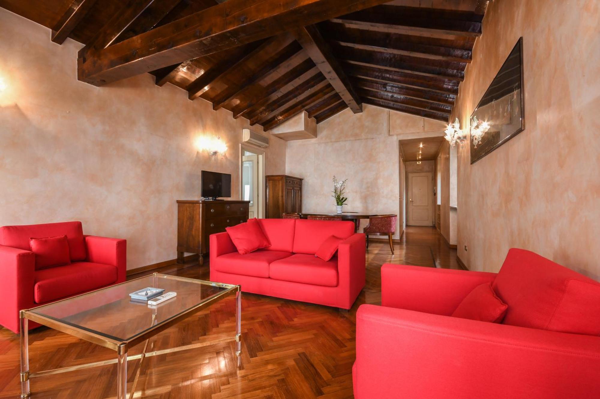 Hotel Vittoria Brescia Exteriör bild A living room in a suite at the Hotel Excelsior
