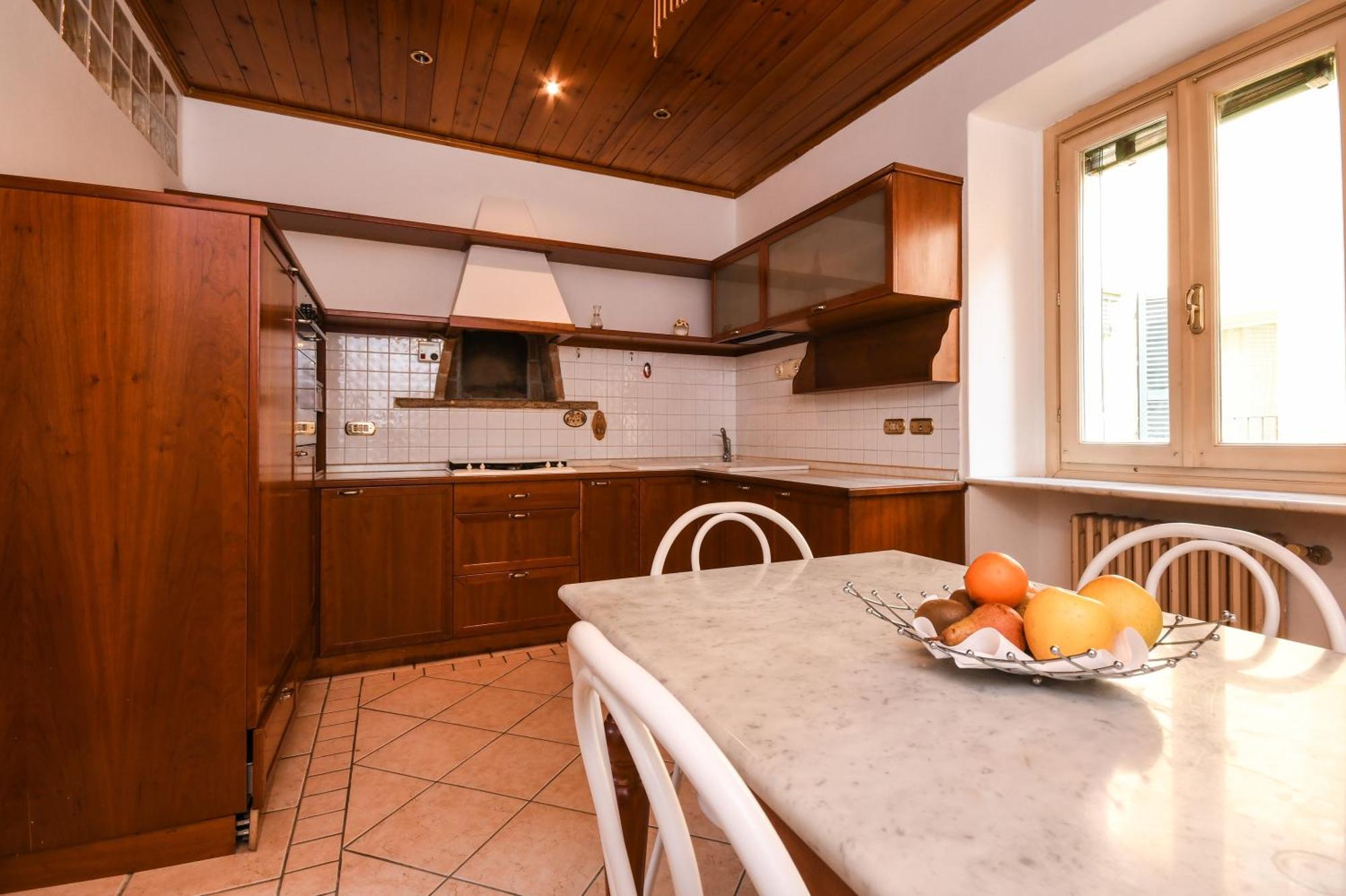 Hotel Vittoria Brescia Exteriör bild A typical kitchen