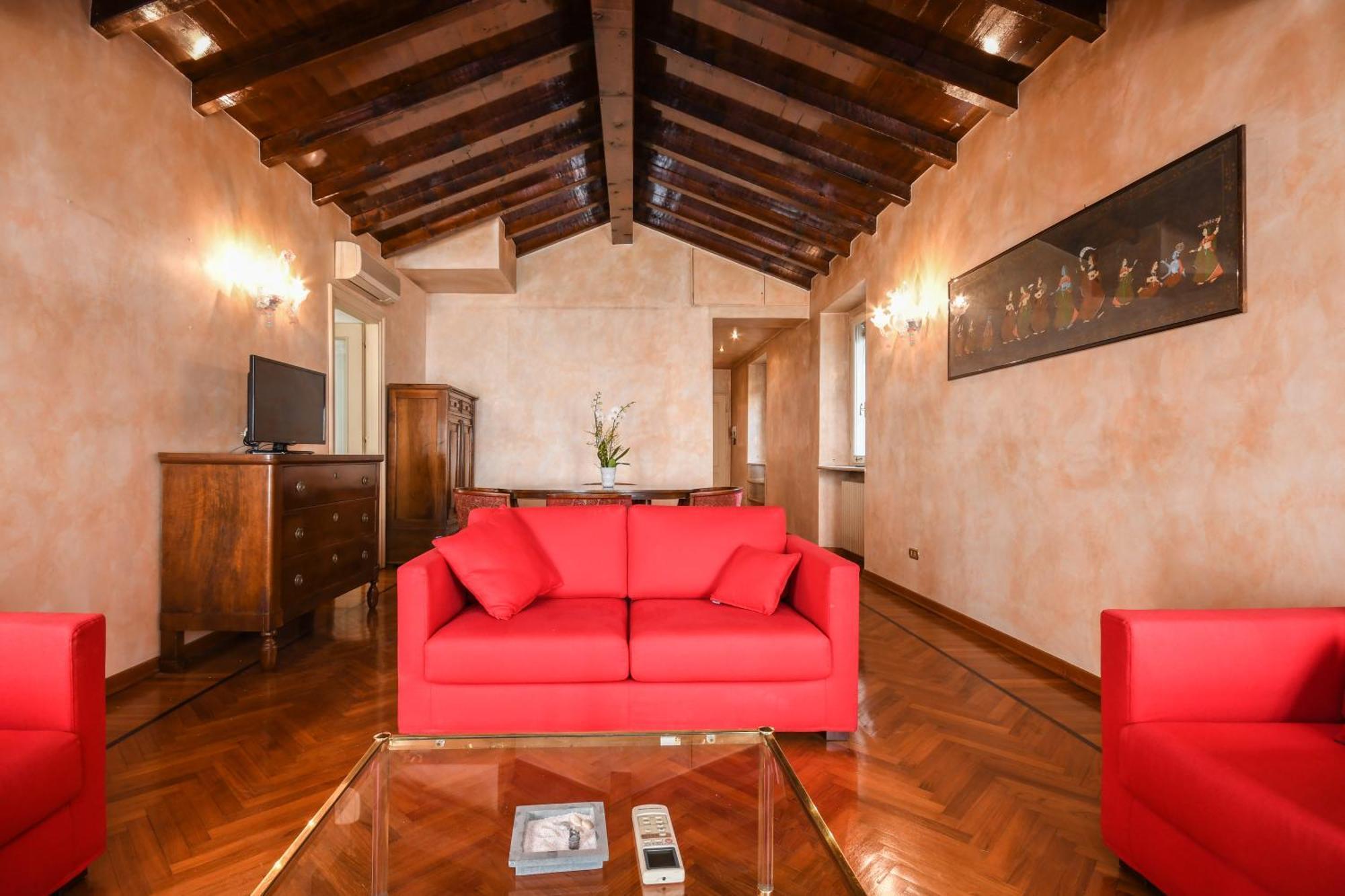 Hotel Vittoria Brescia Exteriör bild A living room in a suite at the hotel
