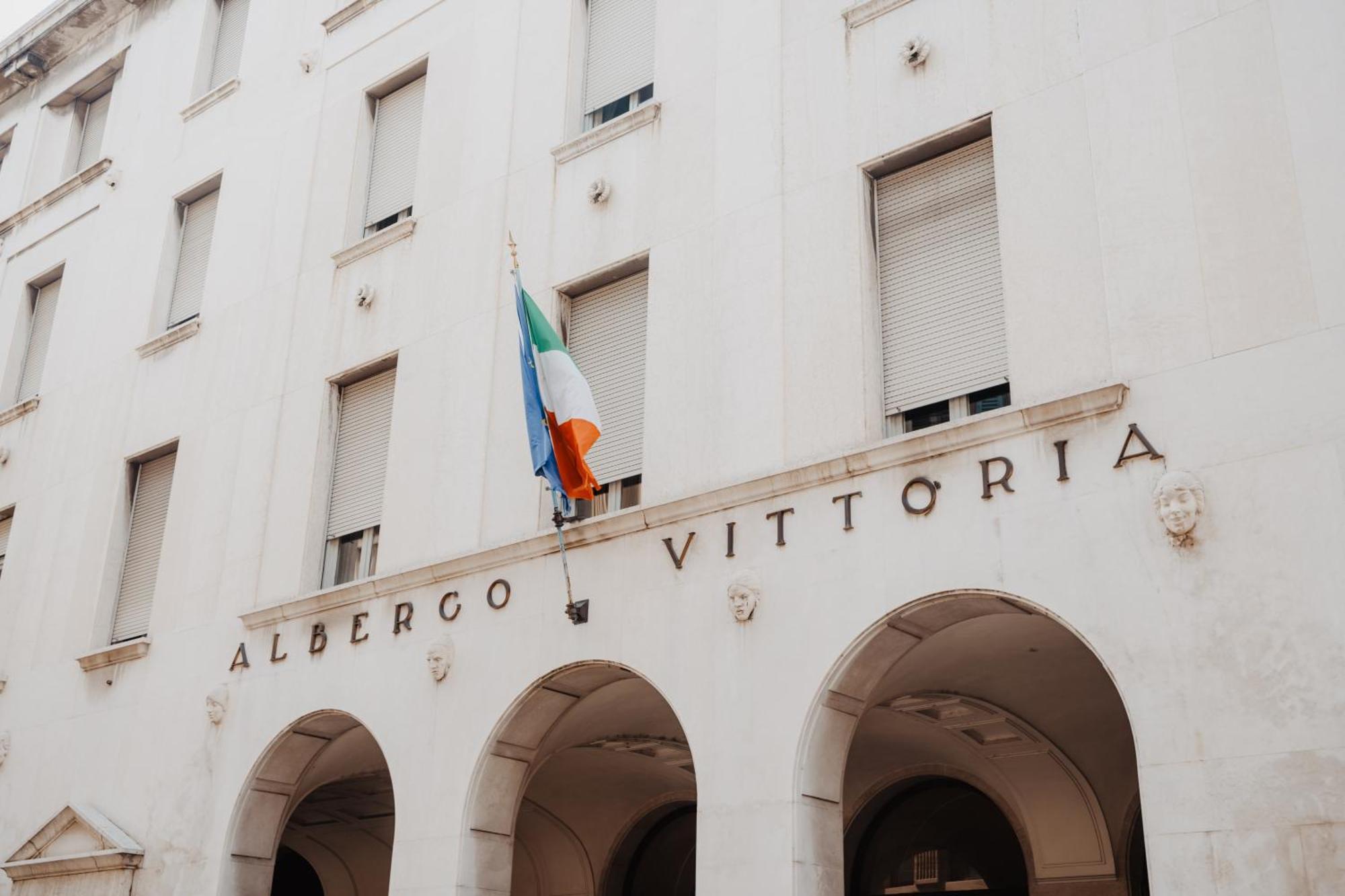 Hotel Vittoria Brescia Exteriör bild